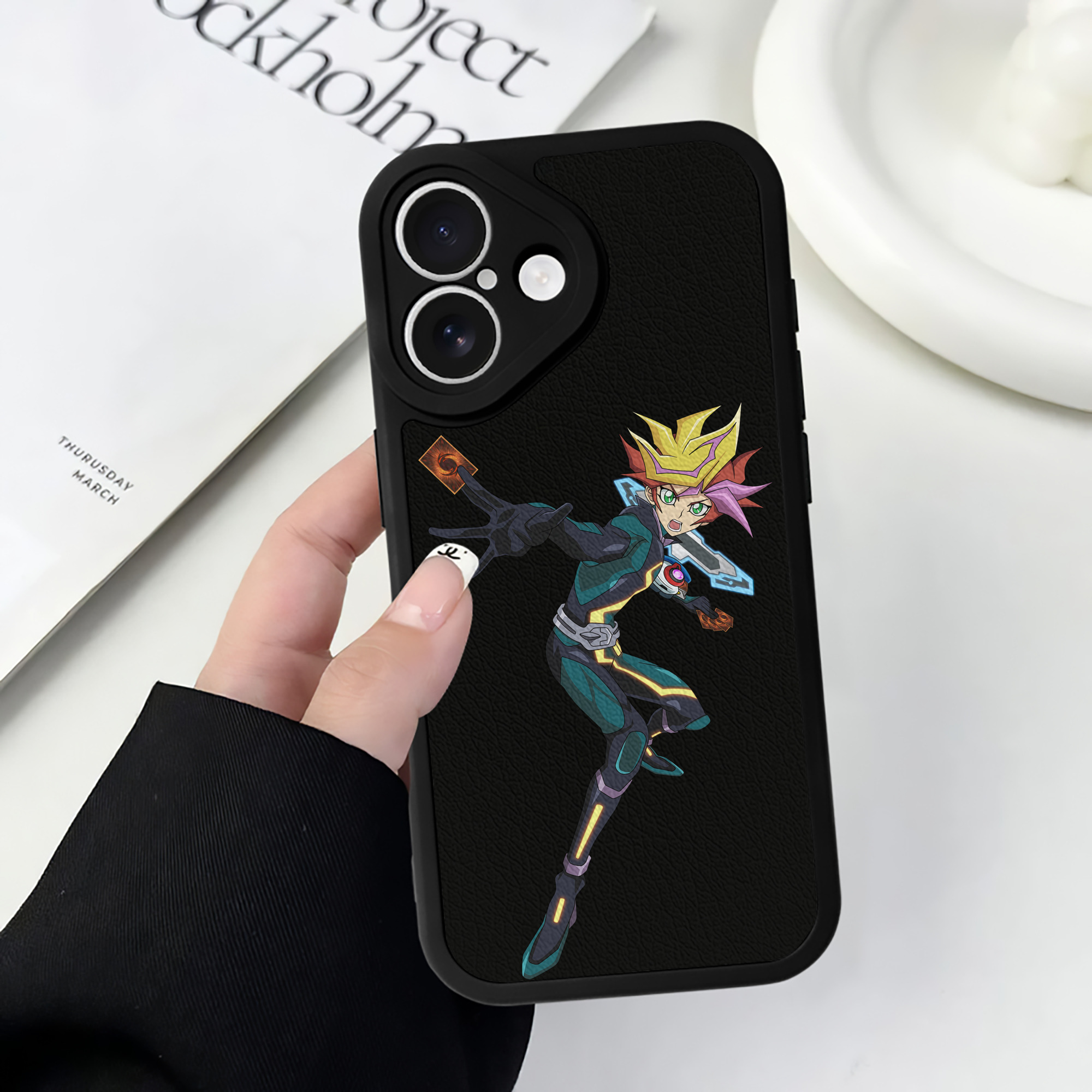 遊☆戯☆王 Yu-Gi-Oh! 【iPhone 16シリーズ対応】シリコンスマホケース（レザー調） 材質：シリコン